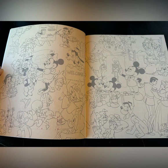 DISNEY Vintage 1986 Holidays Around the World Paperback Children’s Book - Picture 4 of 16